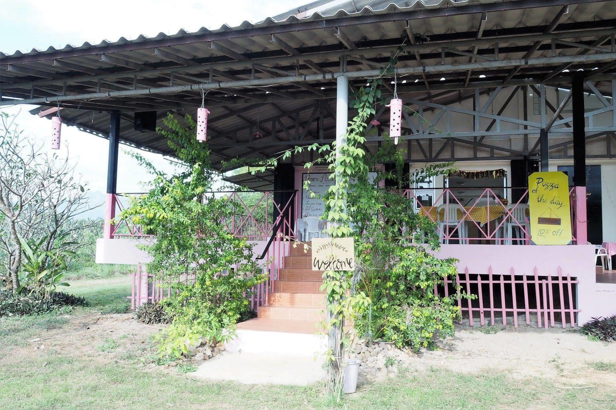 Baan Ricky Motocross And Enduro Track Otel Ban Huai Maenam Noi Dış mekan fotoğraf